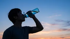 脱水症状：体に水分が不足している5つのサインと、すぐに取るべき対策