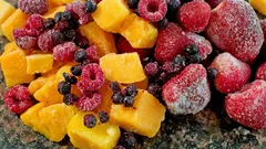 冷凍フルーツが生のフルーツより健康に良い場合がある理由