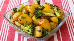 クリーミーなブロッコリーとじゃがいものワンパン料理：いつでも成功する手軽なランチ